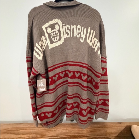 NWT Disney Men's Beige and Red Zip-Up Sweater - Picture 5 of 13